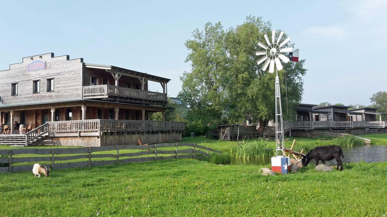 Horse Lake Ranch Neuendorf  Экстерьер фото