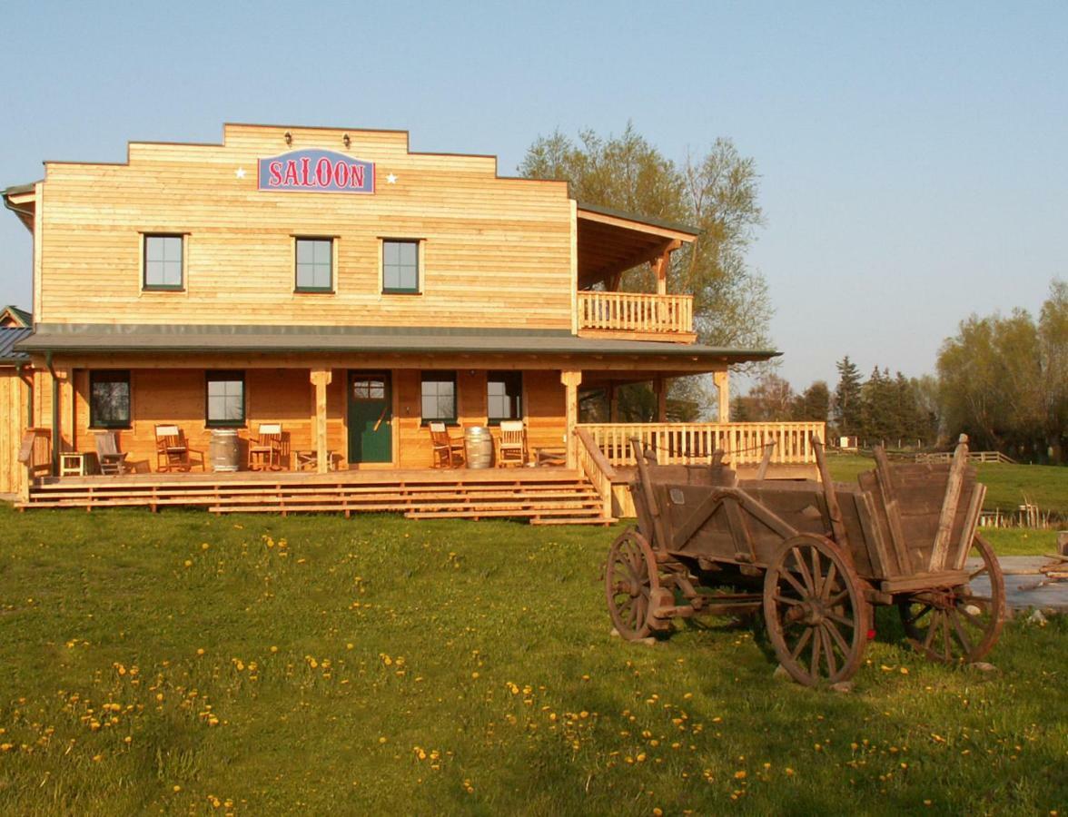 Horse Lake Ranch Neuendorf  Экстерьер фото