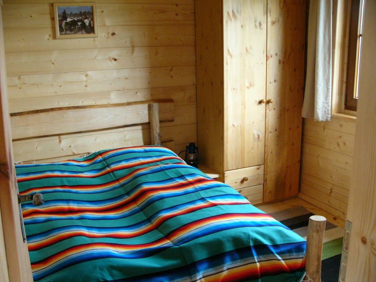 Horse Lake Ranch Neuendorf  Экстерьер фото